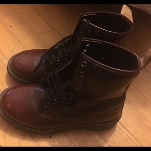 Doc Marten's Women's Size 7, Men's 5